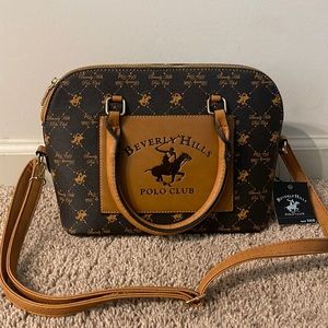 I’m selling this Beverly Hills Polo Club Purse.